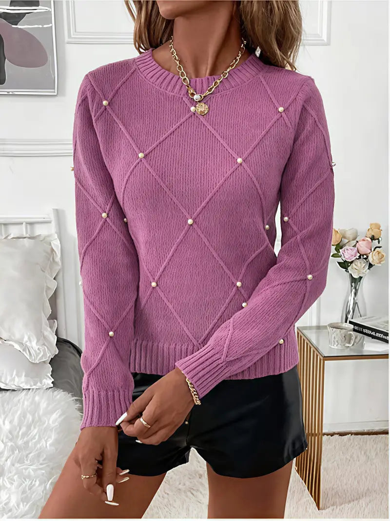 Pull chic Élise de Danoir Paris avec perles, coupe élégante et détails raffinés, porté sur mannequin.