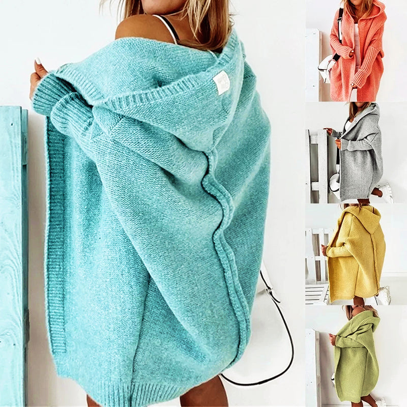 Cardigan oversize doux Valentina de Danoir Paris en maille légère, porté de manière décontractée, couleur neutre.