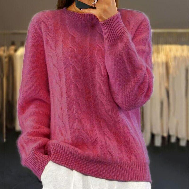 Pull Sandra Danoir Paris, doux et chic, en maille fine avec col rond et manches longues, porté sur un mannequin.