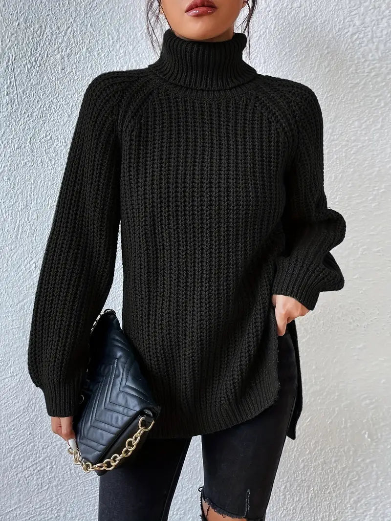 Pull roulé en laine lavande Danoir Paris, couture élégante, porté sur mannequin, détails de texture et finition raffinée visible.