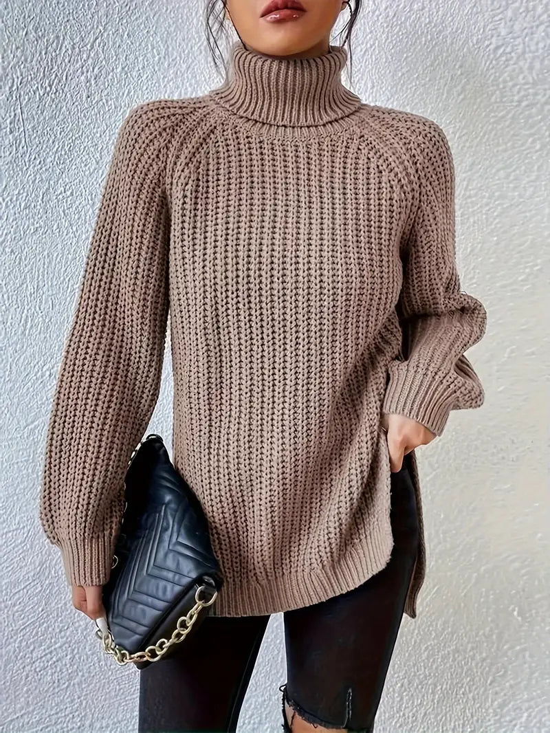 Pull roulé en laine lavande Danoir Paris, vêtement chaud et élégant, avec détails en tricot et coupe confortable.