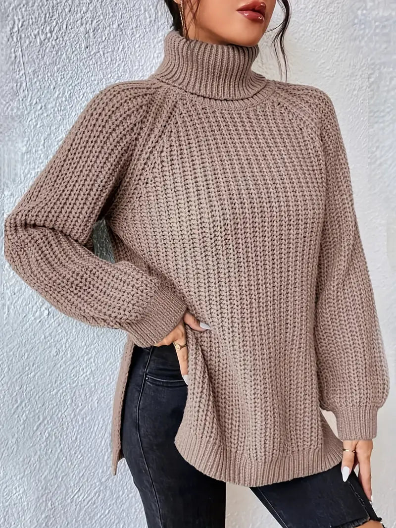 Pull roulé en laine Lavande de Danoir Paris, vêtement luxe avec motif élégant, porté sur mannequin blanc.