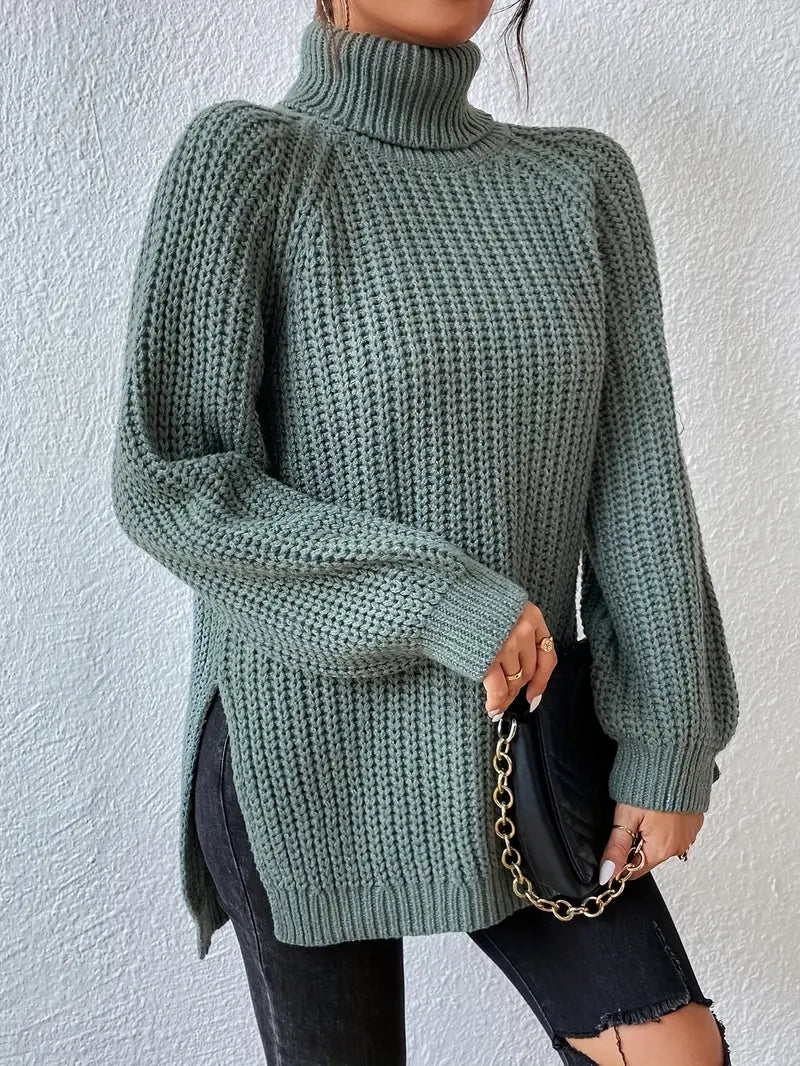 Pull roulé en laine lavande Danoir Paris, style luxe avec détails élégants, porté sur mannequin.