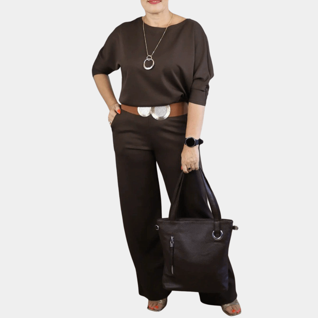 Ensemble élégant polyvalent Sofía de Danoir Paris, vêtement sophistiqué avec détails modernes, vue sur le haut et le pantalon.