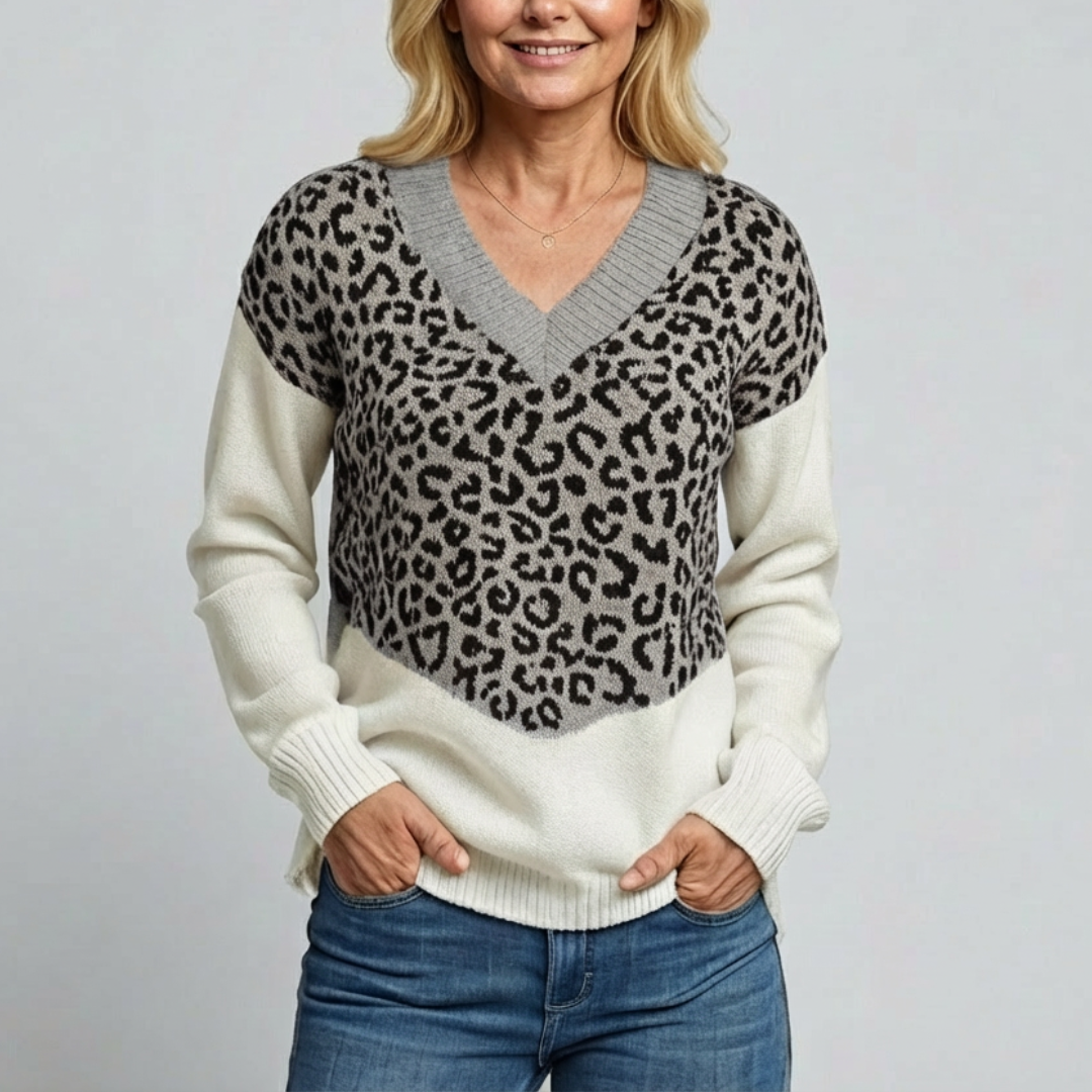Pull léopard chic Isa de Danoir Paris, modèle FR1311, en tissu à motif léopard avec coupe élégante et détails tendance.