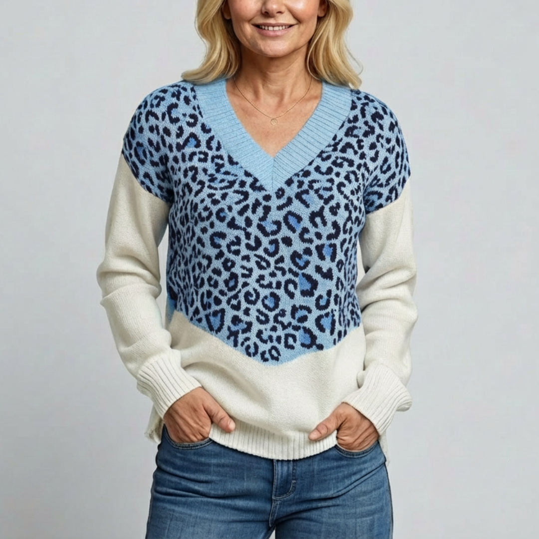 Pull léopard chic Isa de Danoir Paris, modèle FR1311, en tissu doux avec motif léopard élégant, porté sur mannequin.