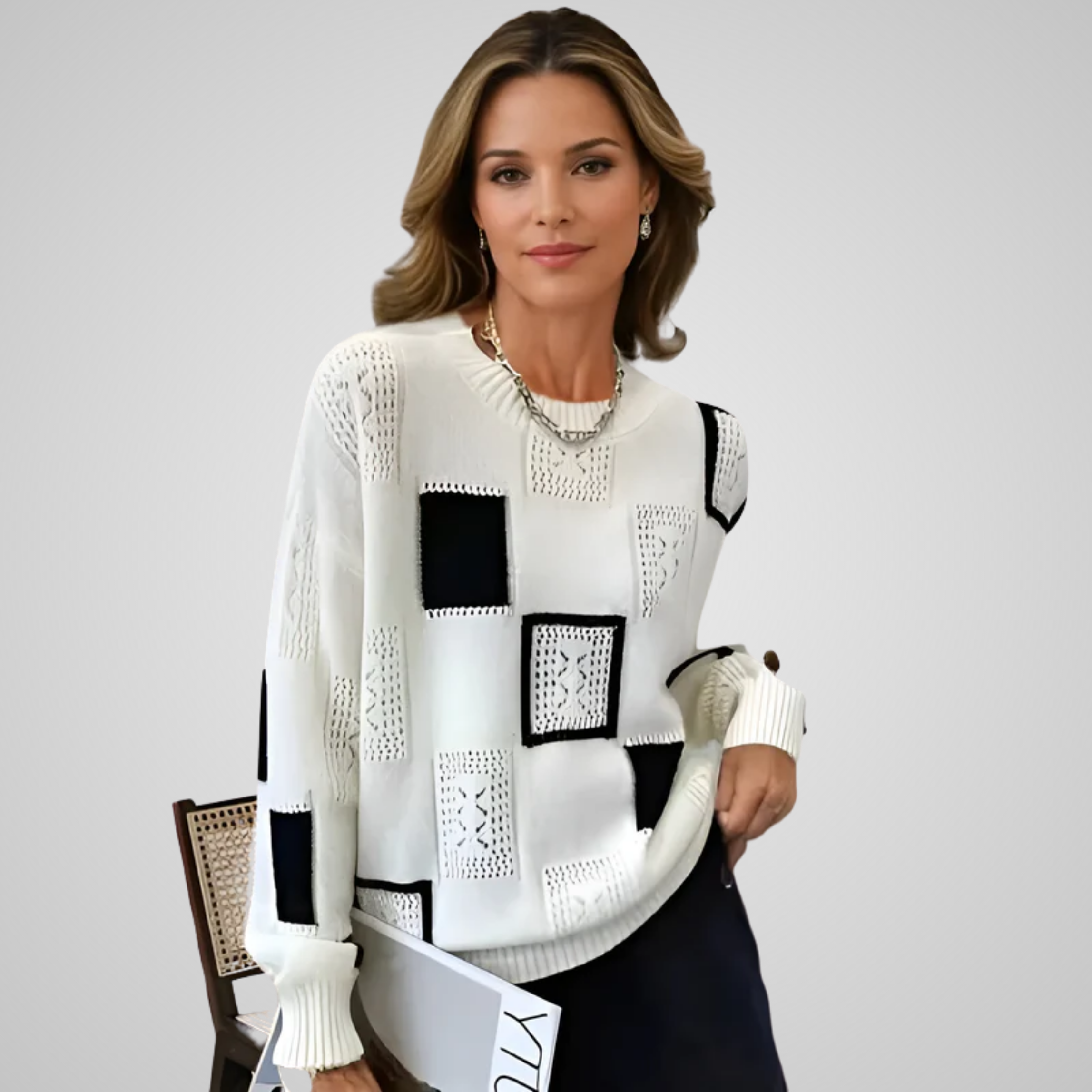 Pull chic et confortable Blandine de Danoir Paris, en tissu doux avec col rond et manches longues, porté sur un mannequin.