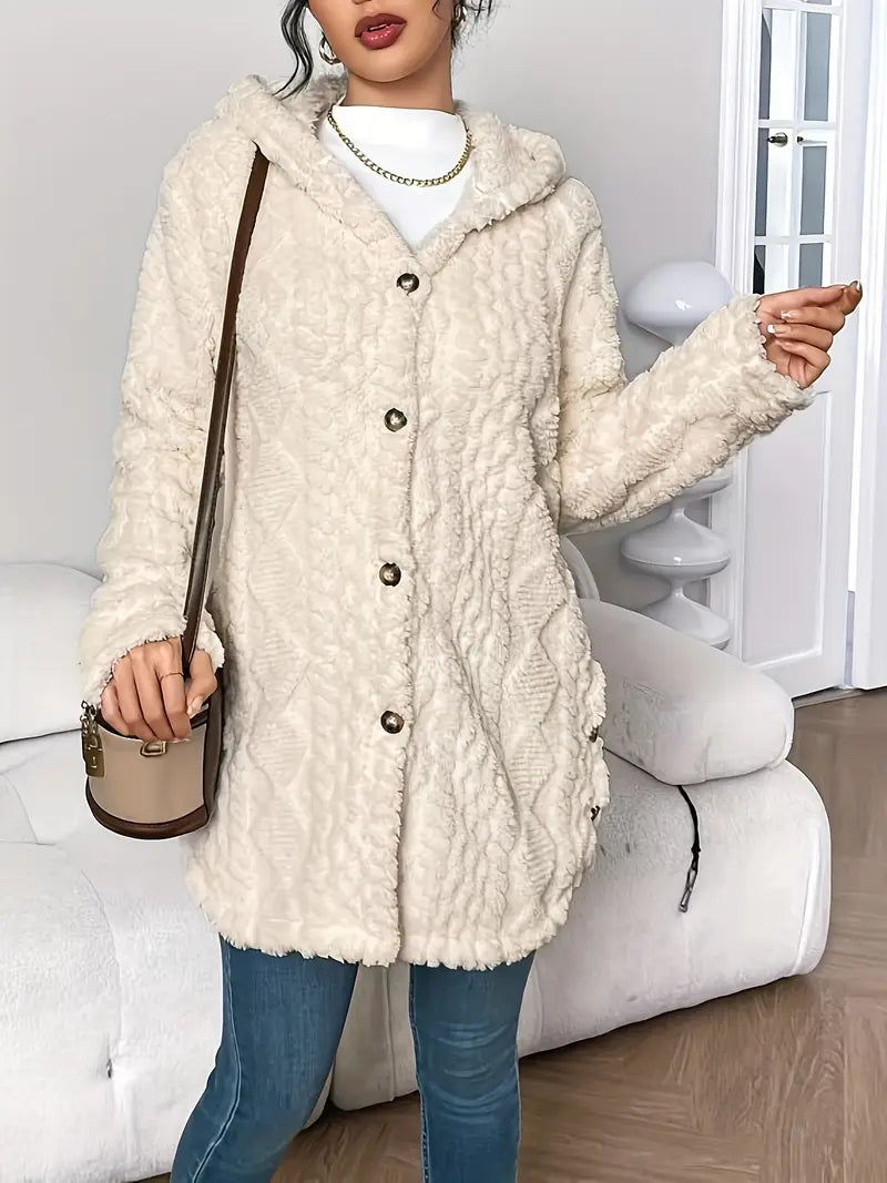 Cardigan chic et douillet Elise de Danoir Paris, en maille douce, couleur neutre, porté sur un mannequin.