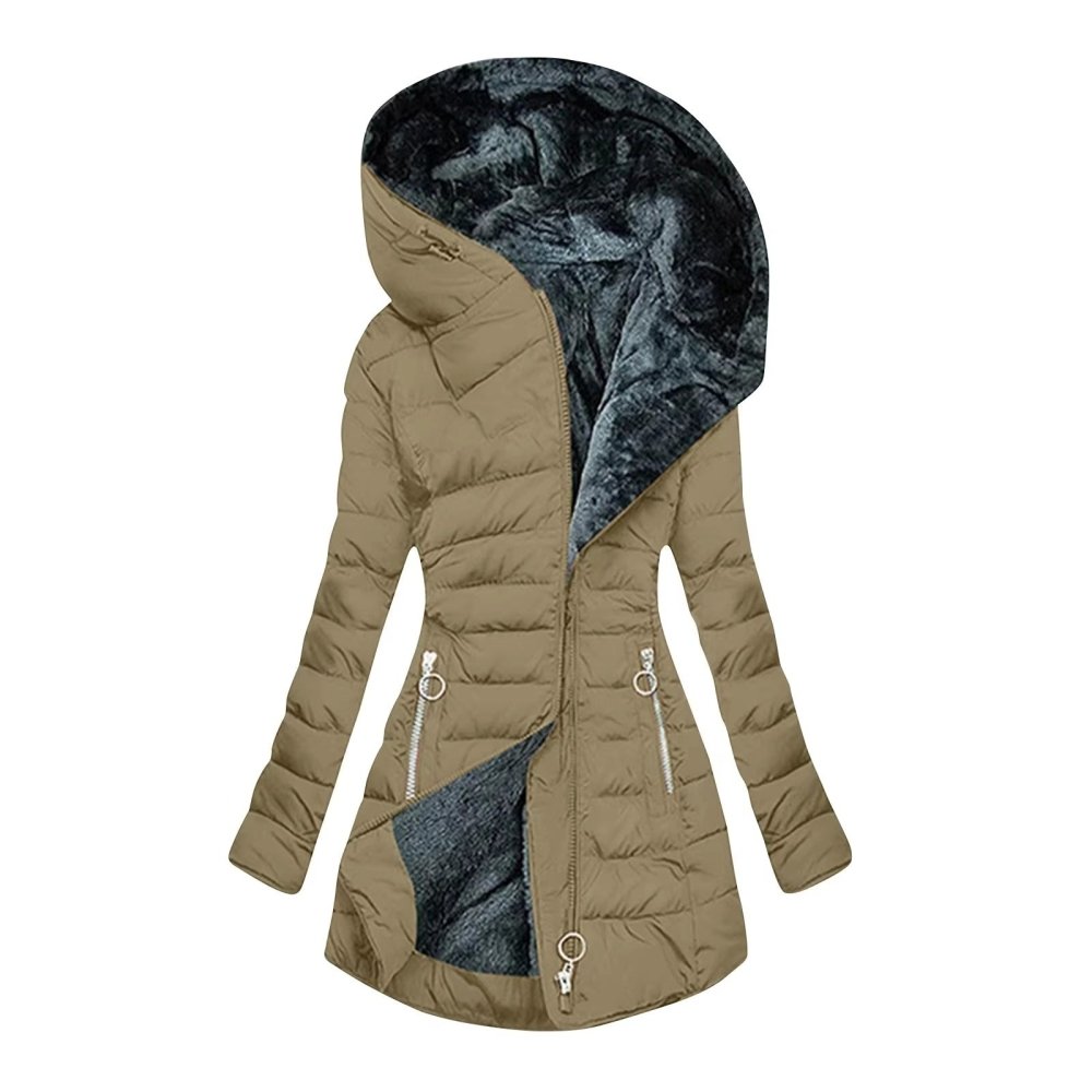 Manteau d'hiver élégant Danoir Paris Elena, coupe sophistiquée, tissu chaud et finition raffinée, porté en situation hivernale.