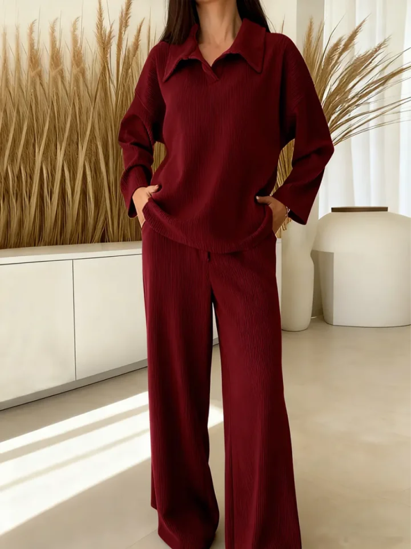 Ensemble Elena Danoir Paris doux et élégant, vêtement féminin avec tissu fluide et détails raffinés, vue sur le produit.