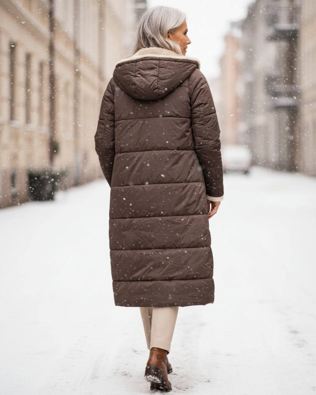 Manteau reversible élégant Danoir Paris Eleanor en vert olive, coupe sophistiquée, tissu de qualité, vue de face.
