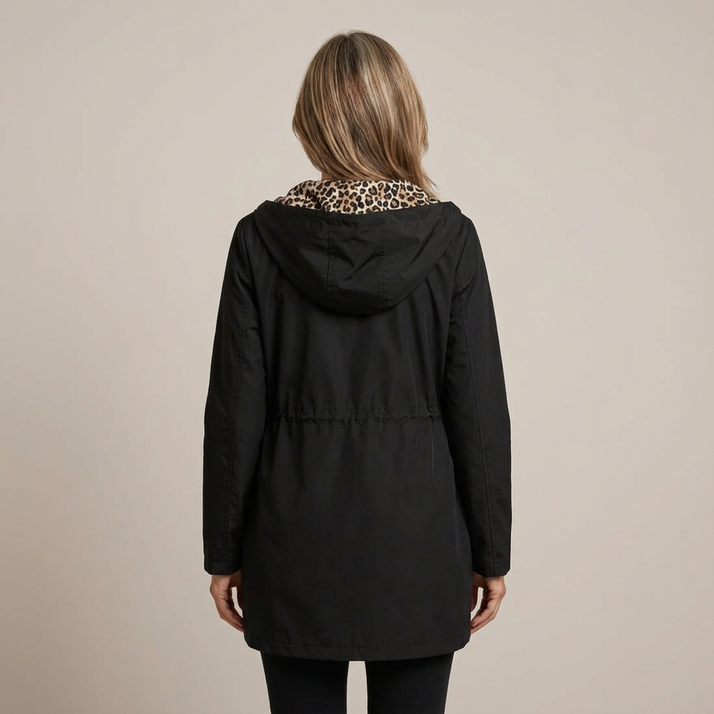 Manteau Léopard élégant Danoir Paris Léa, coupe sophistiquée en tissu à motif léopard pour femmes.