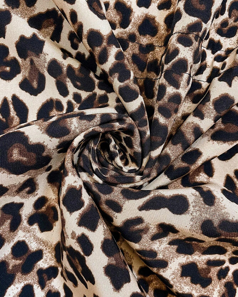Manteau léopard élégant Danoir Paris Léa, coupe sophistiquée, tissu à motif animalier visible dans l'image.