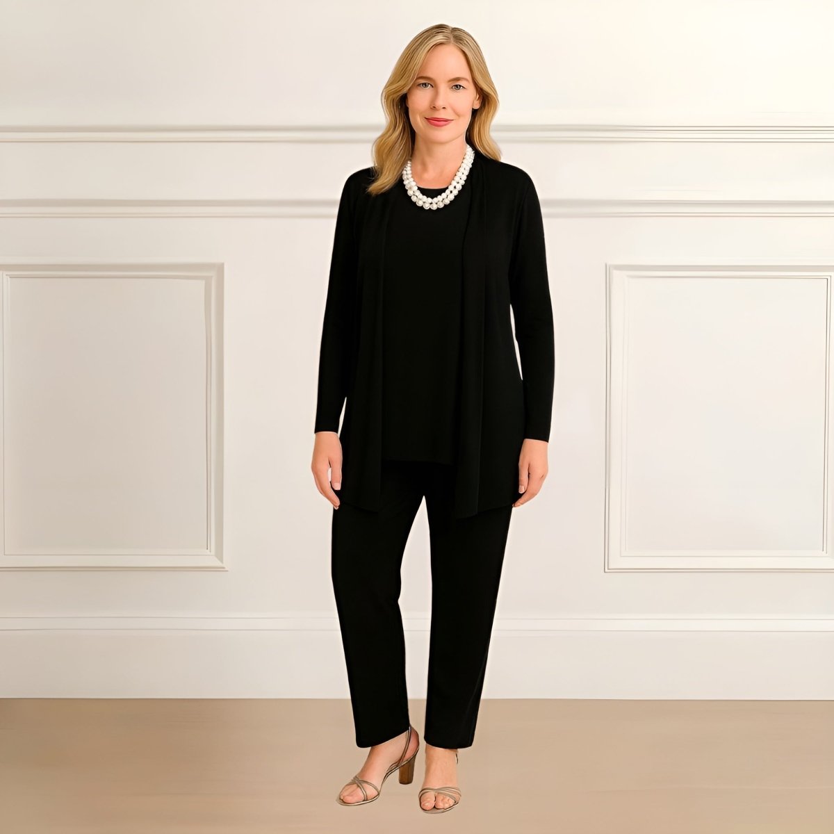 Ensemble élégant 3 pièces Rosy de Danoir Paris avec cardigan, top et pantalon, en tissu fluide et sophistiqué.