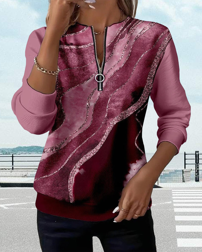 Sweatshirt décontracté vintage Lera de Danoir Paris, en coton café avec logo discret, porté sur un fond neutre.