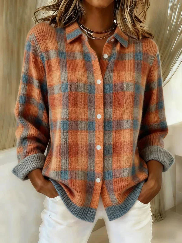 Cardigan long élégant Danoir Paris Elisa FR1428 en laine douce avec boutons, porté sur un mannequin.