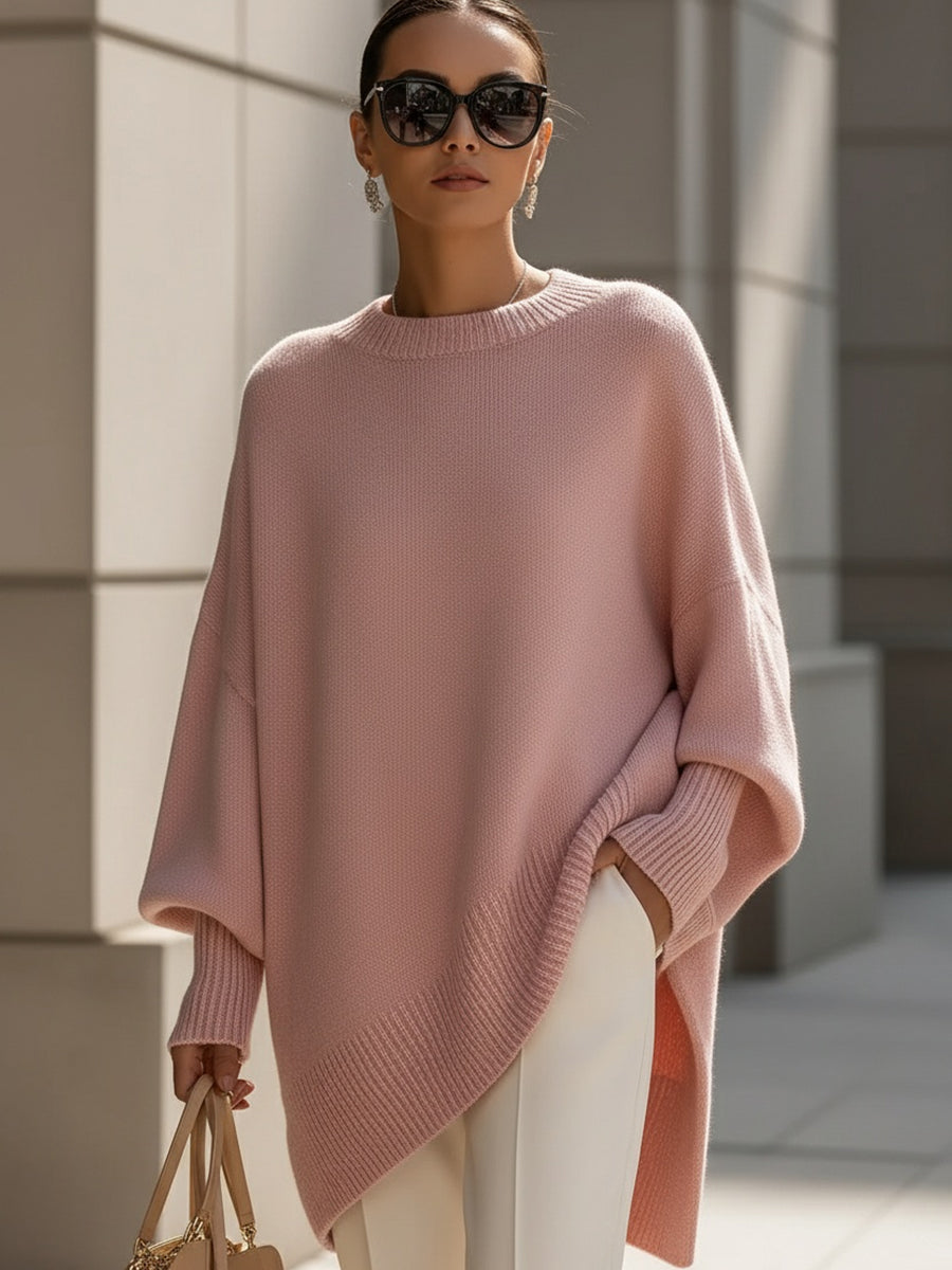 Pull élégant Claudia de Danoir Paris, en maille douce, porté de face, couleur neutre, style polyvalent et chic.
