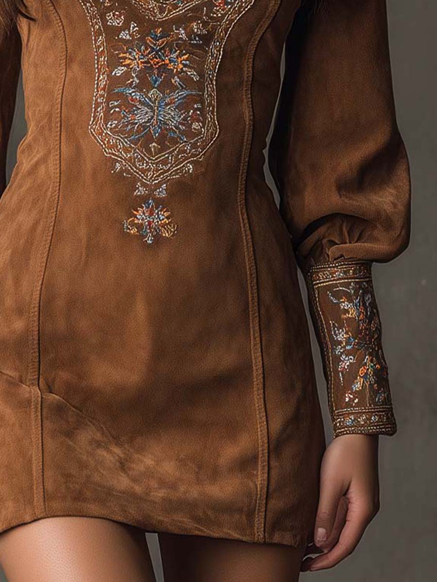 Robe mini vintage élégante de Danoir Paris, modèle FR1465, avec détails raffinés et coupe moderne, vue de face.