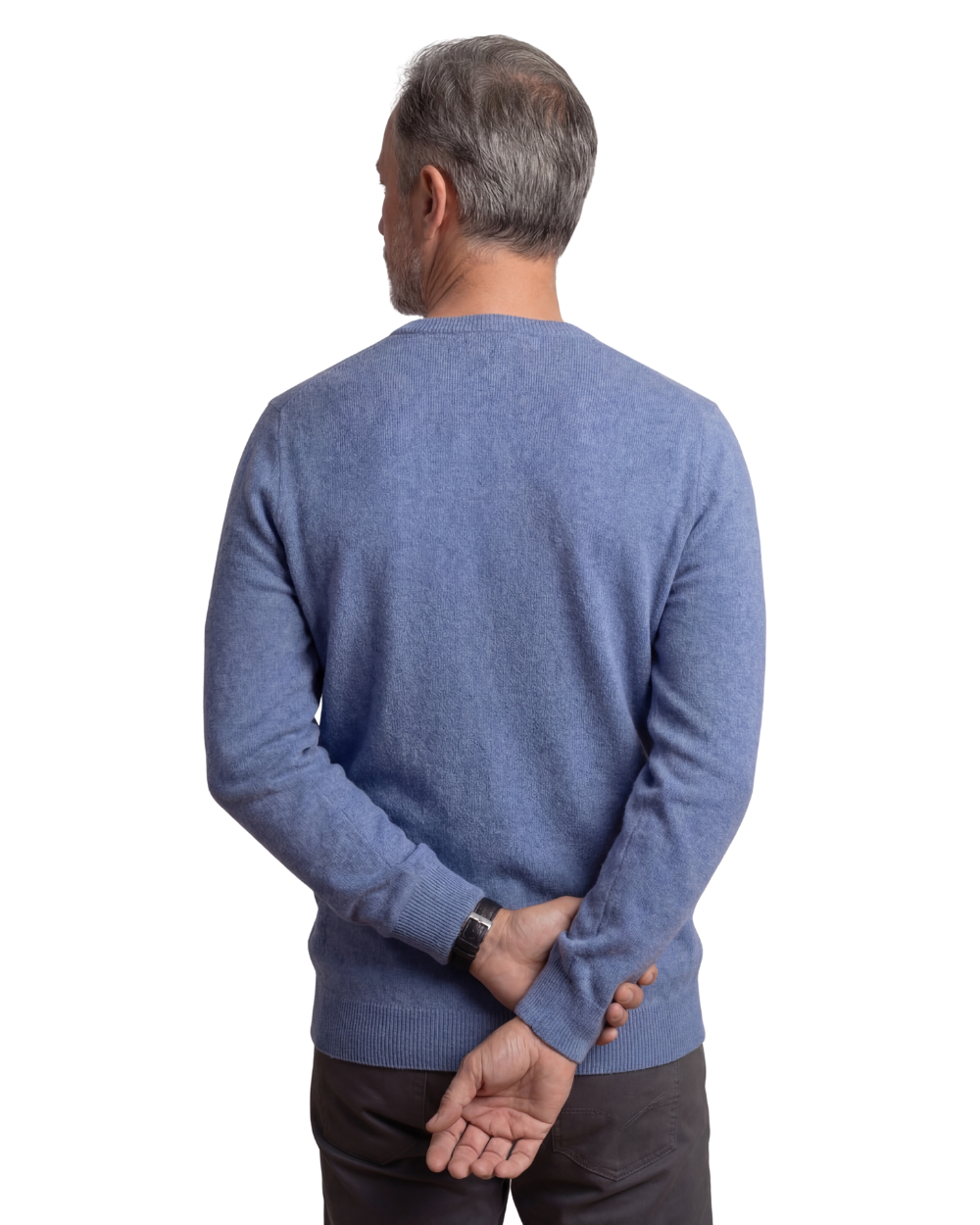 Pull en cachemire élégant Piero de Danoir Paris, couleur neutre, porté sur mannequin, détails doux et finition soignée visible.