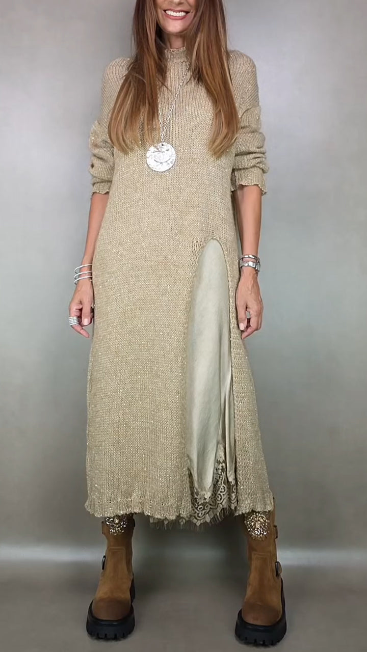 Robe maxi élégante Anarise de Danoir Paris avec détails sophistiqués, vue de face sur mannequin.