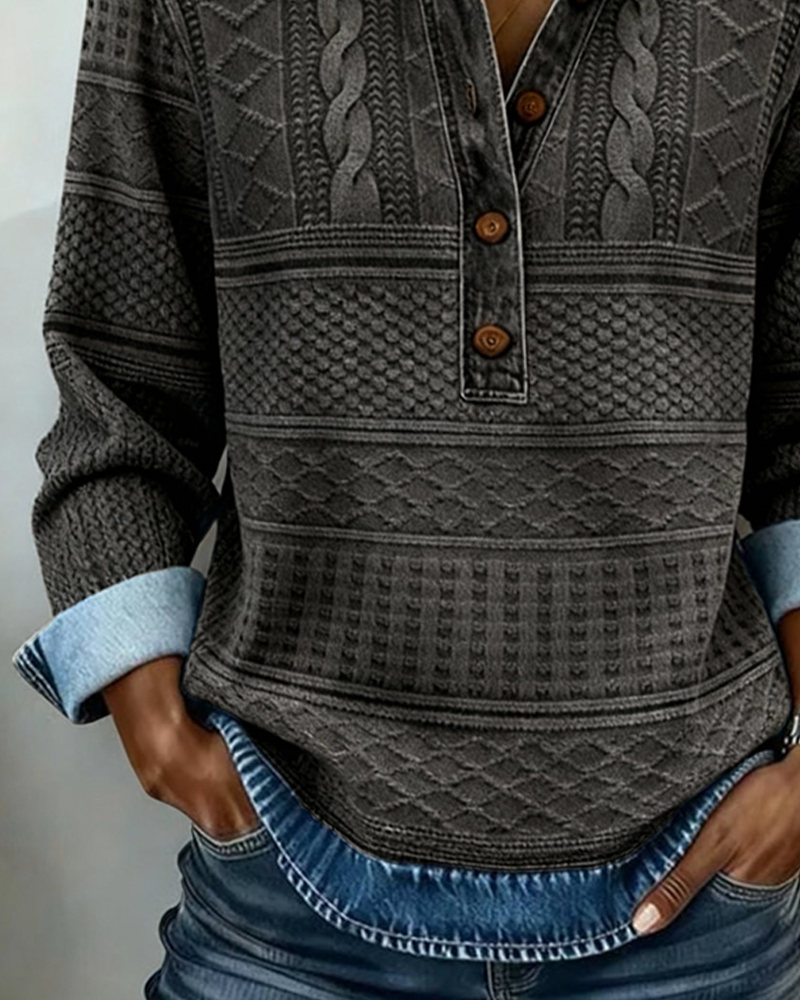 Pull décontracté en denim Sofia de Danoir Paris, vue de face avec col rond et manches longues.