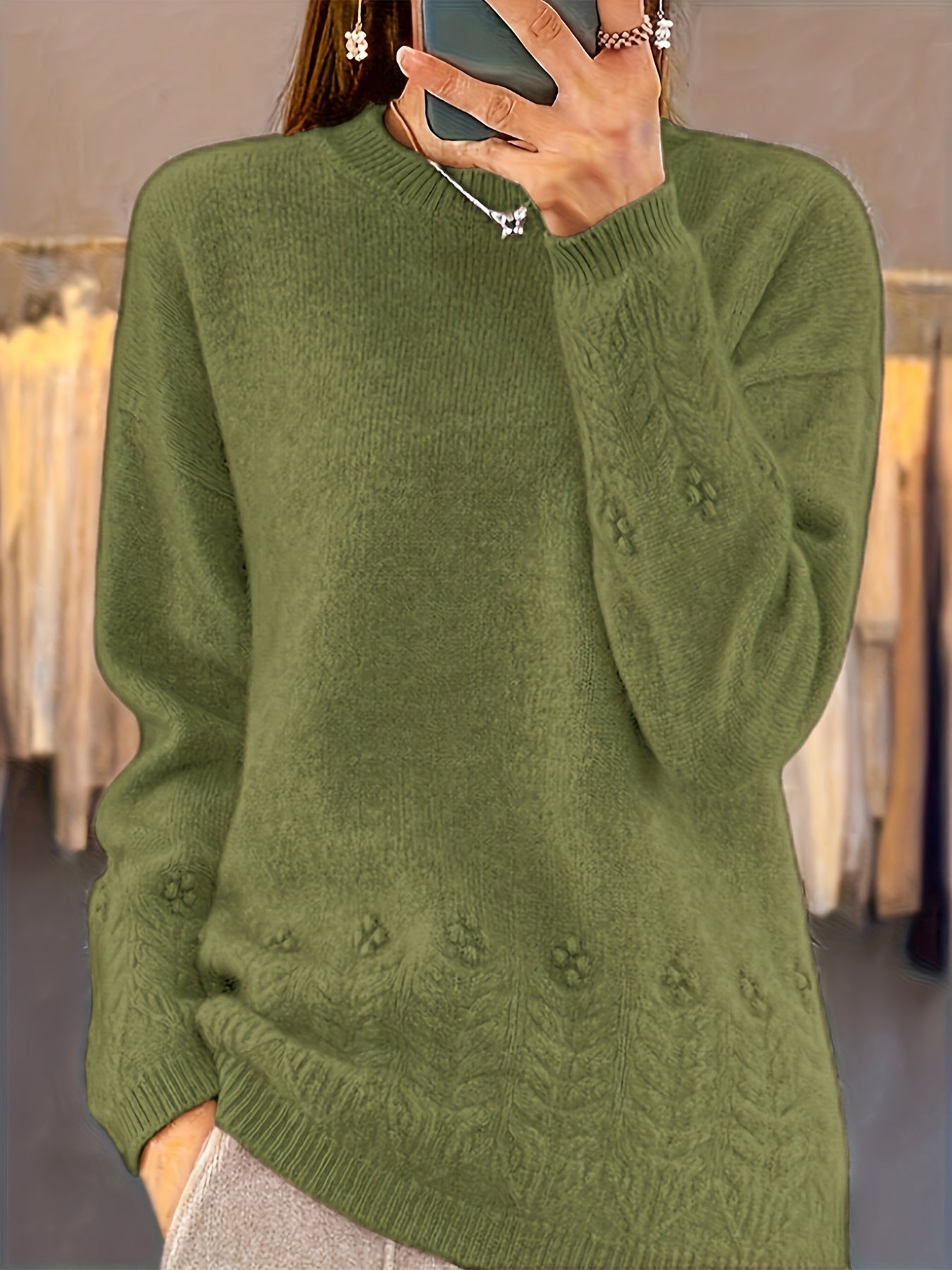 Pull ample en laine douce Noémie de Danoir Paris, vêtement hivernal chaud et confortable, couleur neutre, porté sur un mannequin.