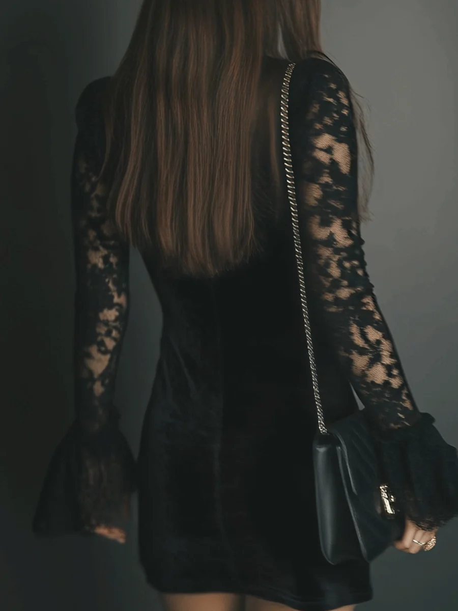 Robe en velours Luna de Danoir Paris, élégante robe noire avec détails sophistiqués, vue de face sur mannequin.