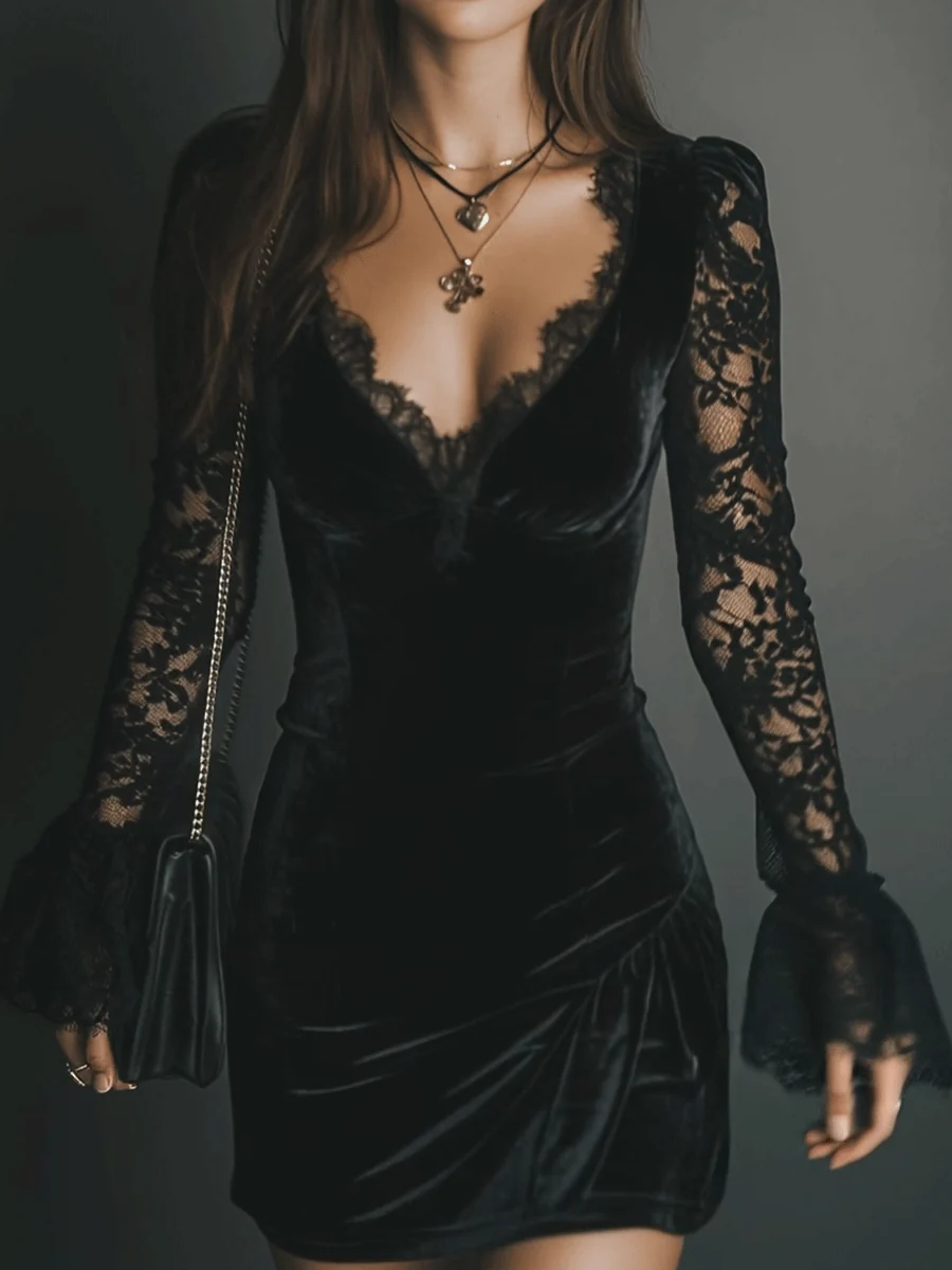 Robe en velours élégante Luna de Danoir Paris, coupe fluide et détails sophistiqués, portée avec accessoires de mode.