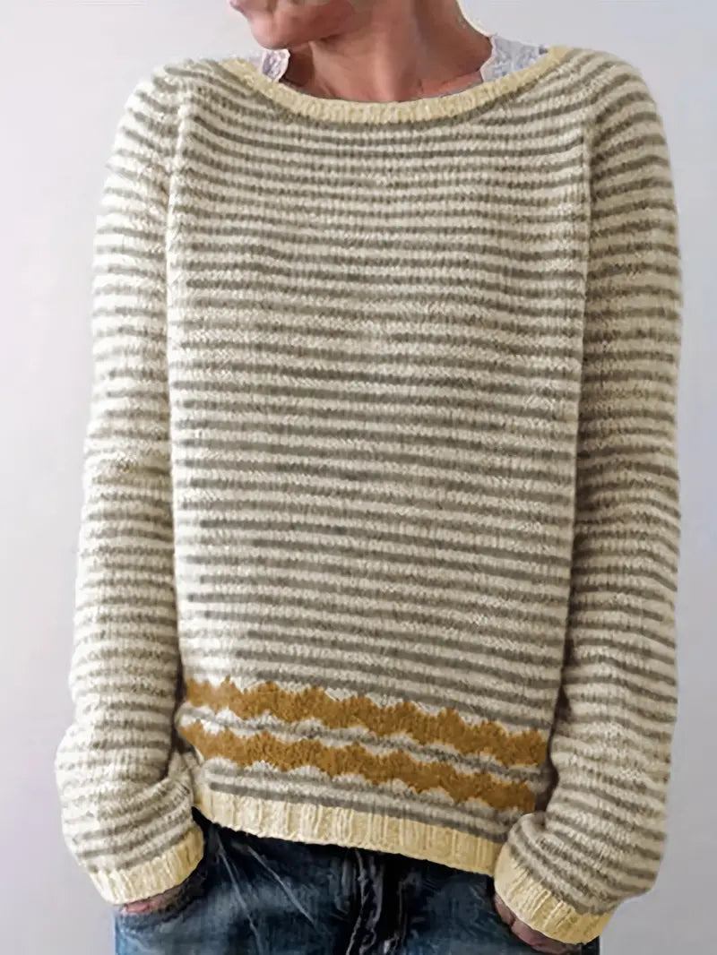 Pull rayé décontracté Lina de Danoir Paris, en coton, avec rayures bleues et blanches, porté sur mannequin.