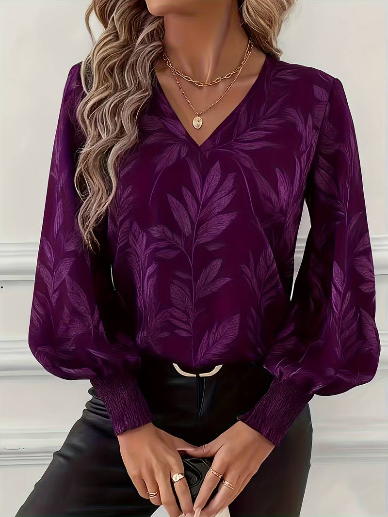 Blouse élégante Ruchama à imprimé feuilles de Danoir Paris, tissu fluide avec col en V et manches longues.