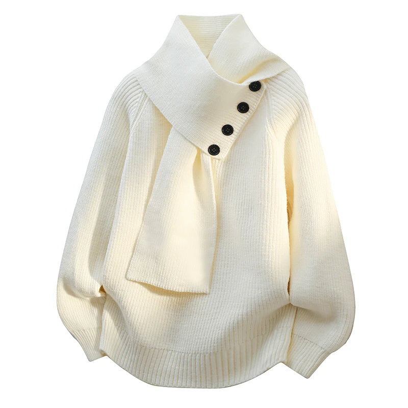 Pull écharpe élégant Arielle de Danoir Paris, en tissu doux avec motifs sophistiqués, porté en style décontracté et chic.