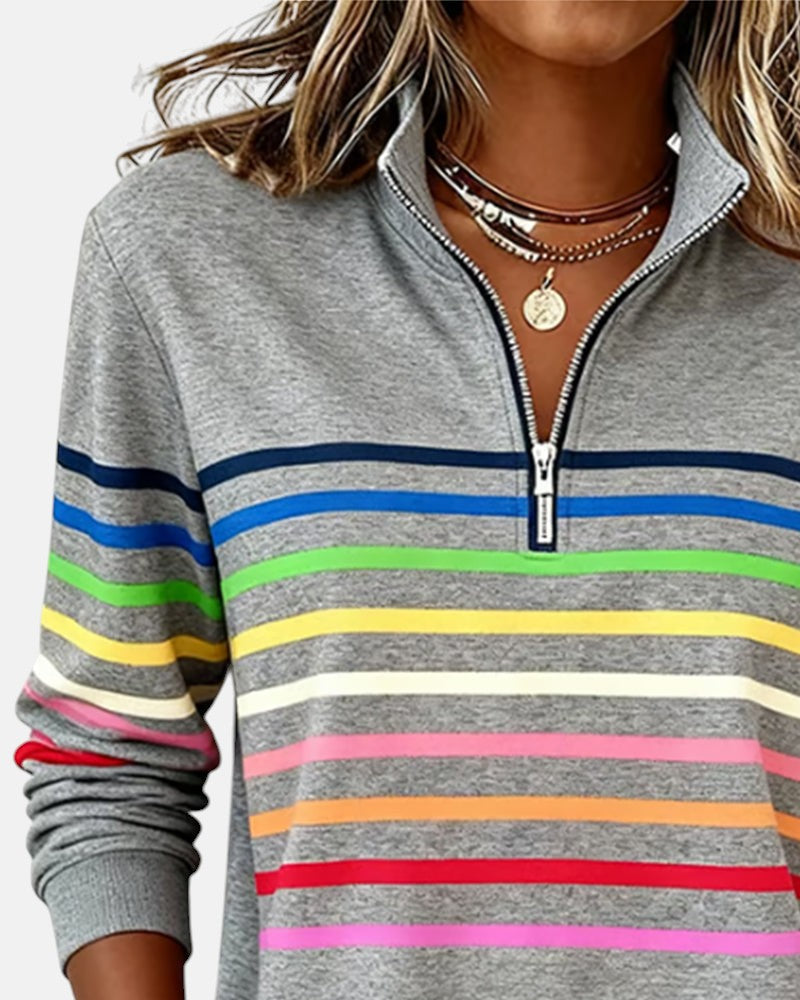 Pull Nina à rayures confortables, modèle FR1492 de Danoir Paris, en tissu doux avec motifs rayés bleus et blancs.
