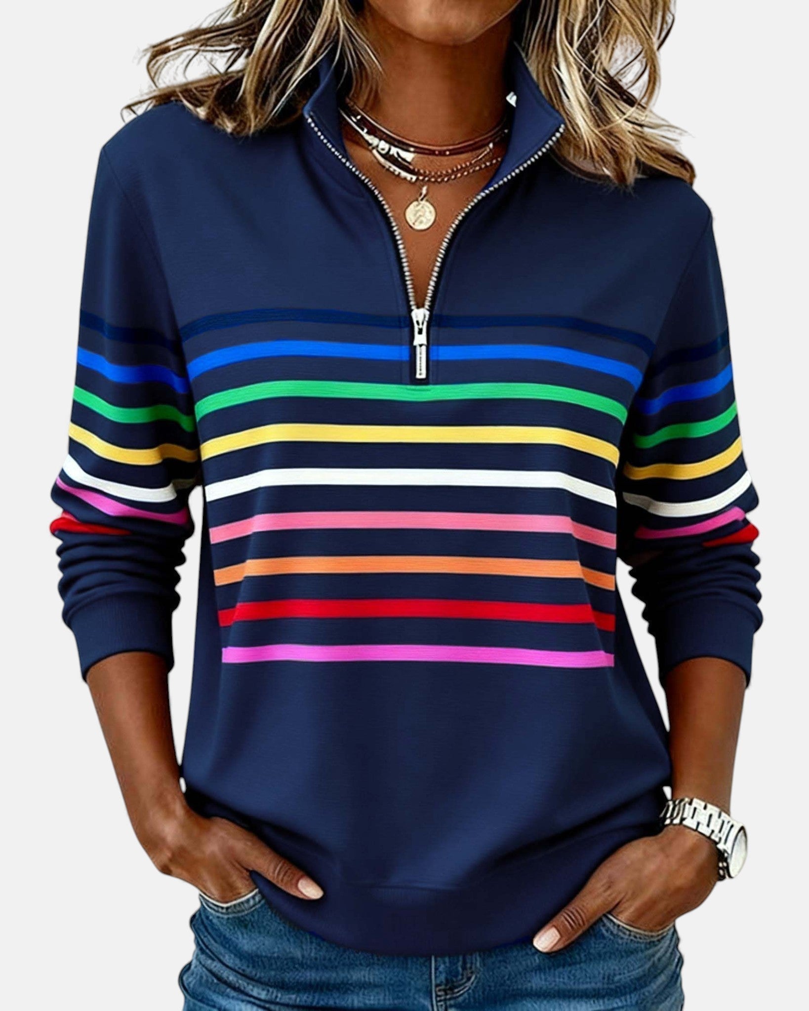 Pull Nina à rayures colorées, confortable, en tissu doux, de la marque Danoir Paris, porté sur mannequin.