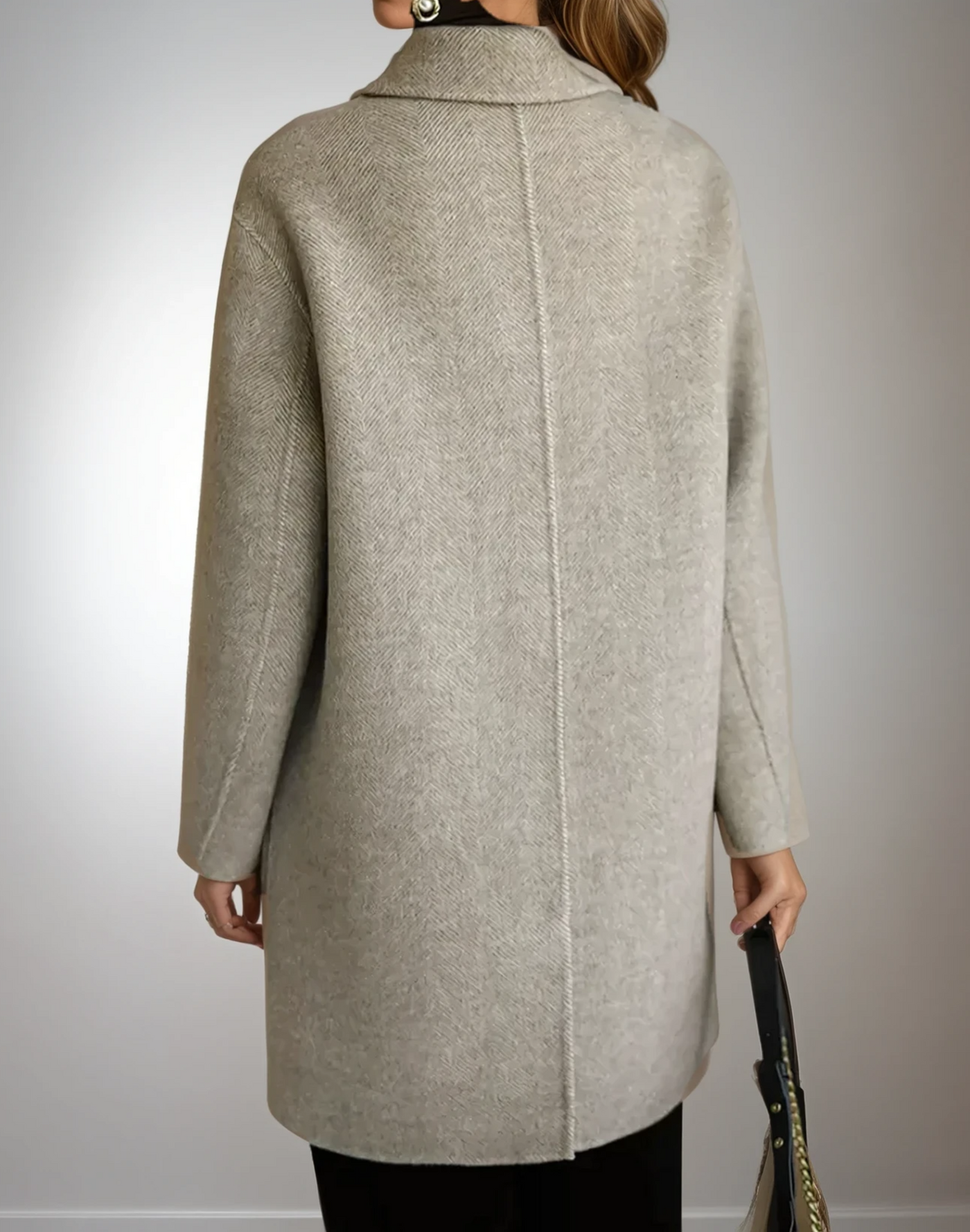 Manteau cachemire élégant Megan de Danoir Paris en beige, coupe raffinée et tissu doux pour un look sophistiqué.