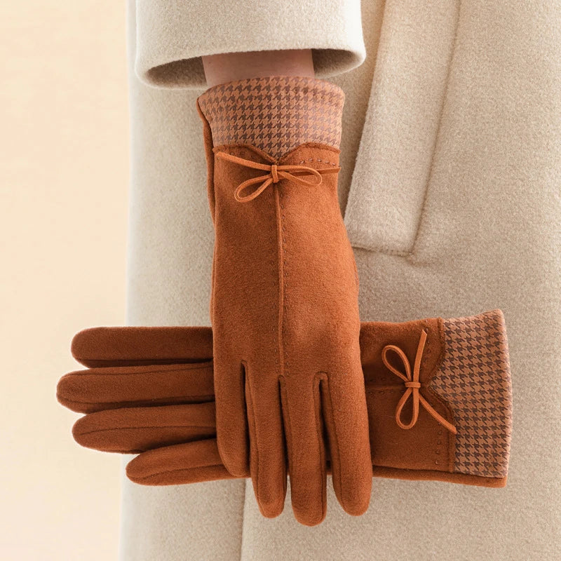 Gants en cachemire élégants Emily de Danoir Paris, couleur crème, avec finition raffinée, parfaits pour l'hiver.
