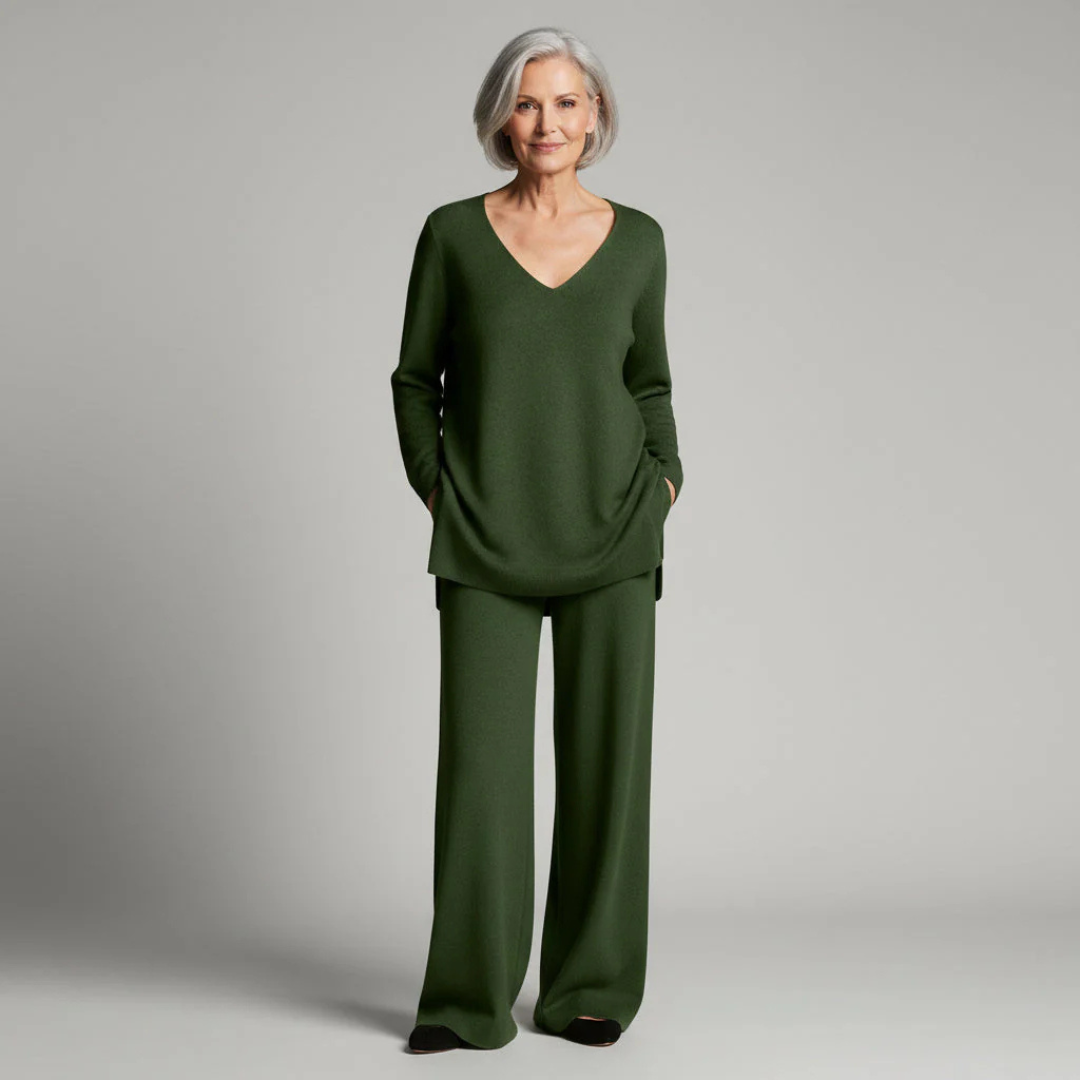 Ensemble confortable Anny de Danoir Paris, vêtement élégant pour femmes, présenté sur un fond neutre.