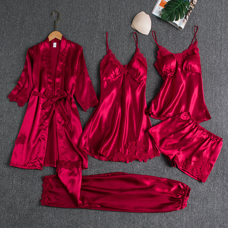 Ensemble de nuit élégant Rebecca de Danoir Paris, chemise et pantalon en tissu fluide, couleur noire, détails raffinés.