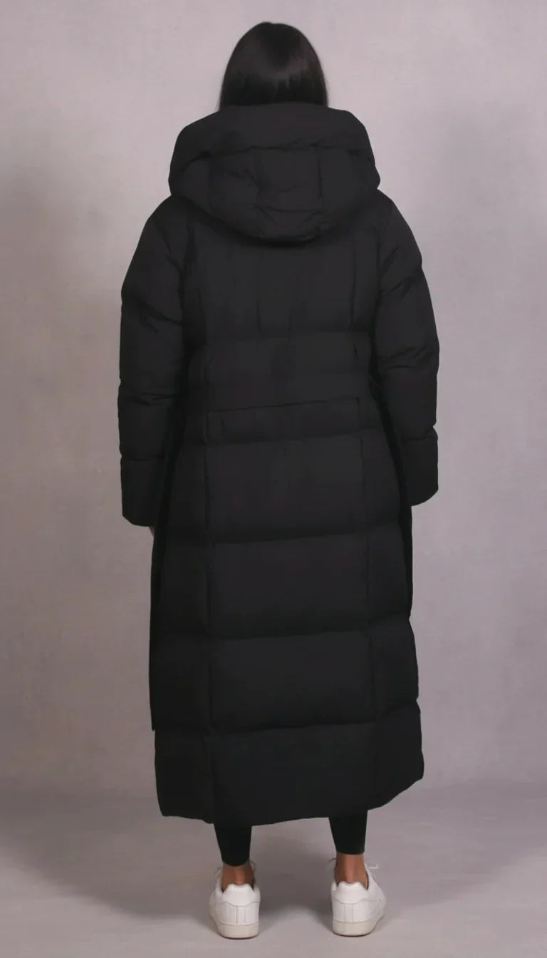 Manteau long élégant d'hiver AlpenNord de Danoir Paris, noir, coupe classique, tissu chaud et sophistiqué.