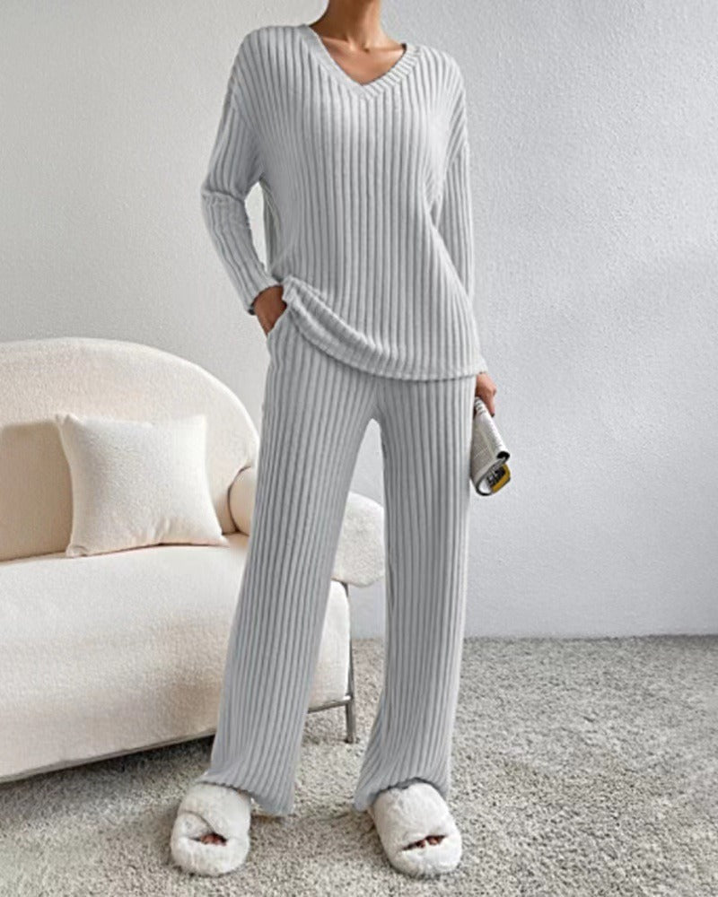Ensemble décontracté élégant Arabella de Danoir Paris, vêtement confortable avec détails sophistiqués, porté par un mannequin.