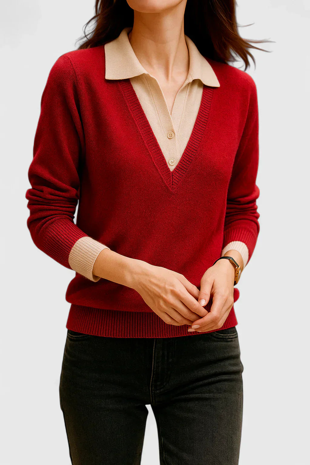 Pull chic en cachemire Danoir Paris, modèle FR1558, couleur élégante, porté de face avec col rond et détails sophistiqués.