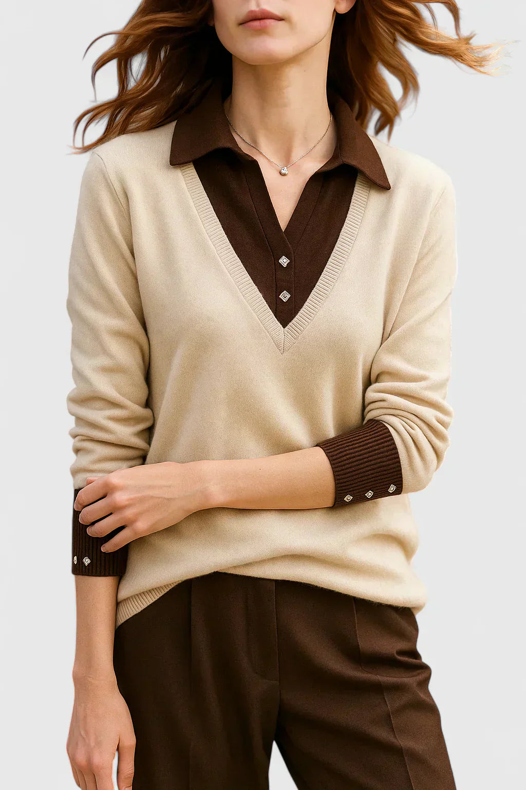 Pull chic en cachemire Jovi de Danoir Paris, modèle FR1558, en laine douce avec détails élégants, vue de face.