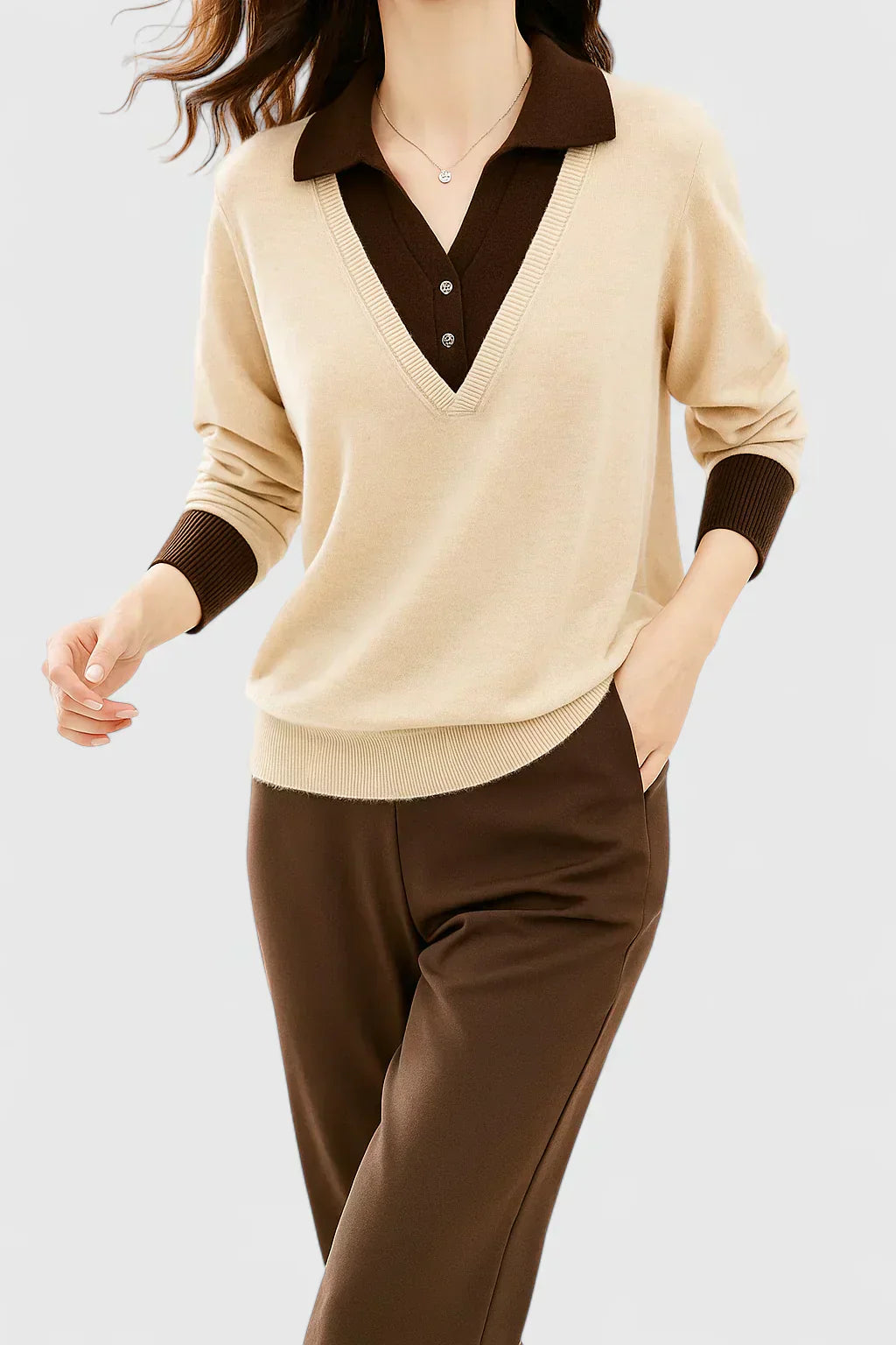 Pull chic en cachemire italien Jovi de Danoir Paris, modèle FR1558, couleur élégante, porté de face, style sophistiqué.