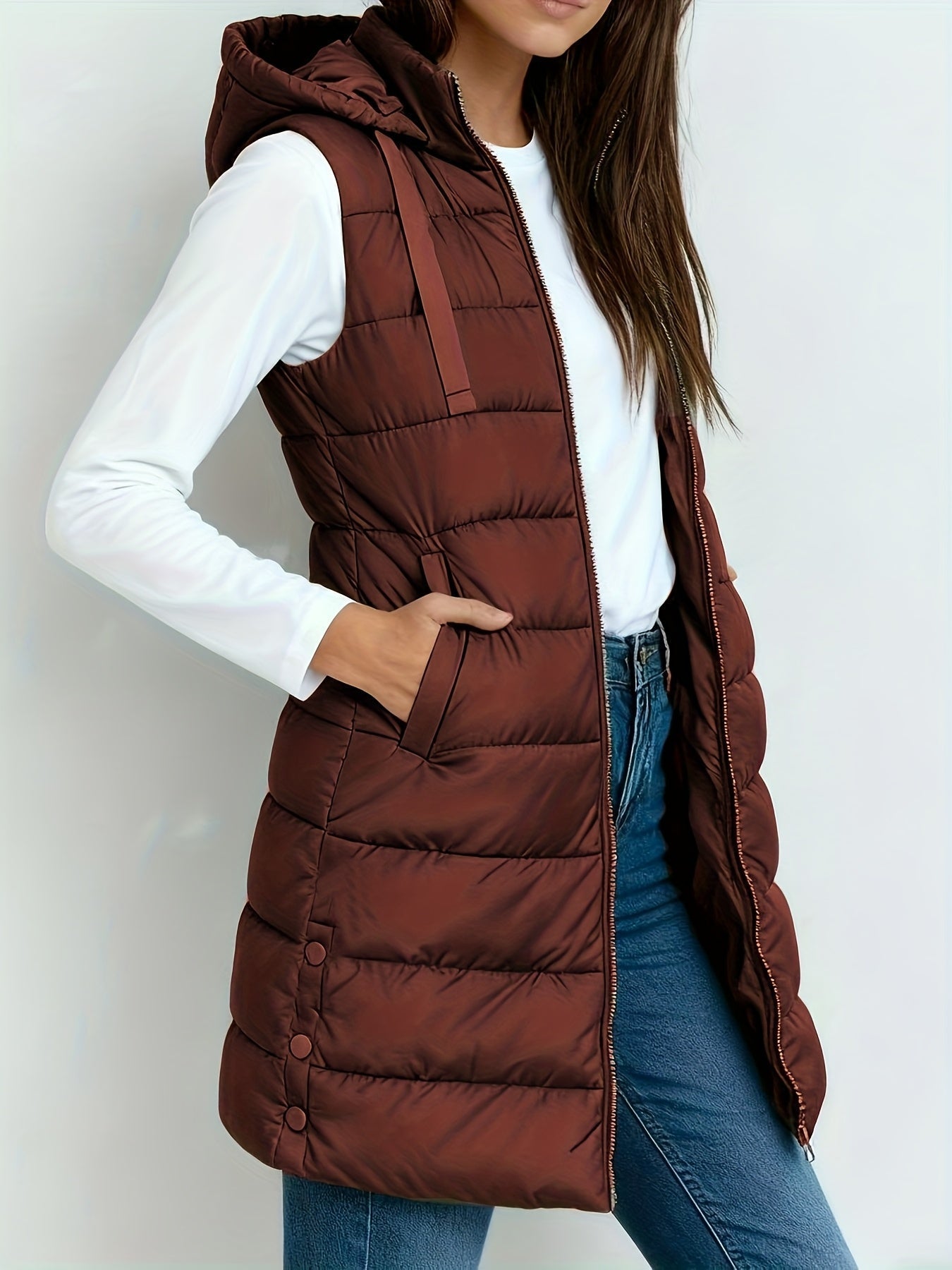 Veste à capuche chic Danoir Paris Emelia, coupe tendance, tissu doux, couleur neutre, portée décontractée et élégante.