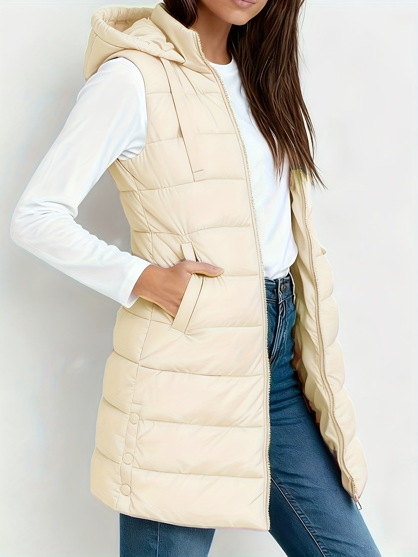Veste à capuche chic Emelia de Danoir Paris, coupe élégante, en tissu doux, couleur neutre, vue de face.