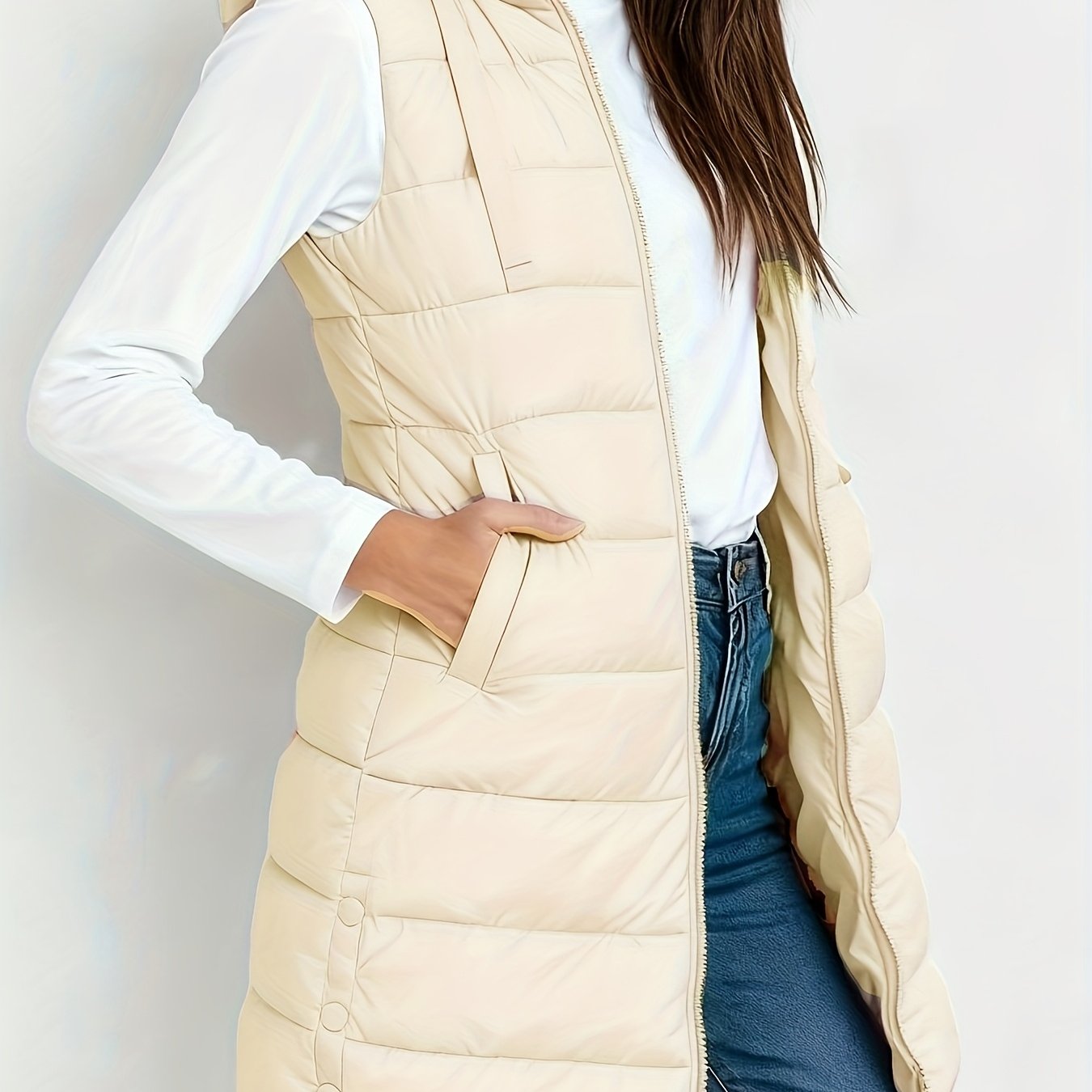 Veste à capuche chic Emelia de Danoir Paris, en tissu doux, avec capuche élégante et détails modernes.