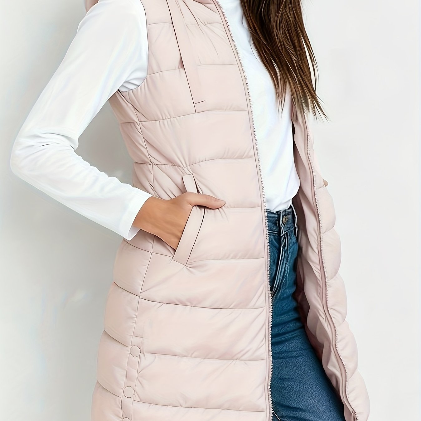 Veste à capuche chic Danoir Paris Emelia, style tendance, en tissu doux, couleur neutre, détail moderne, pour un look élégant et décontracté.