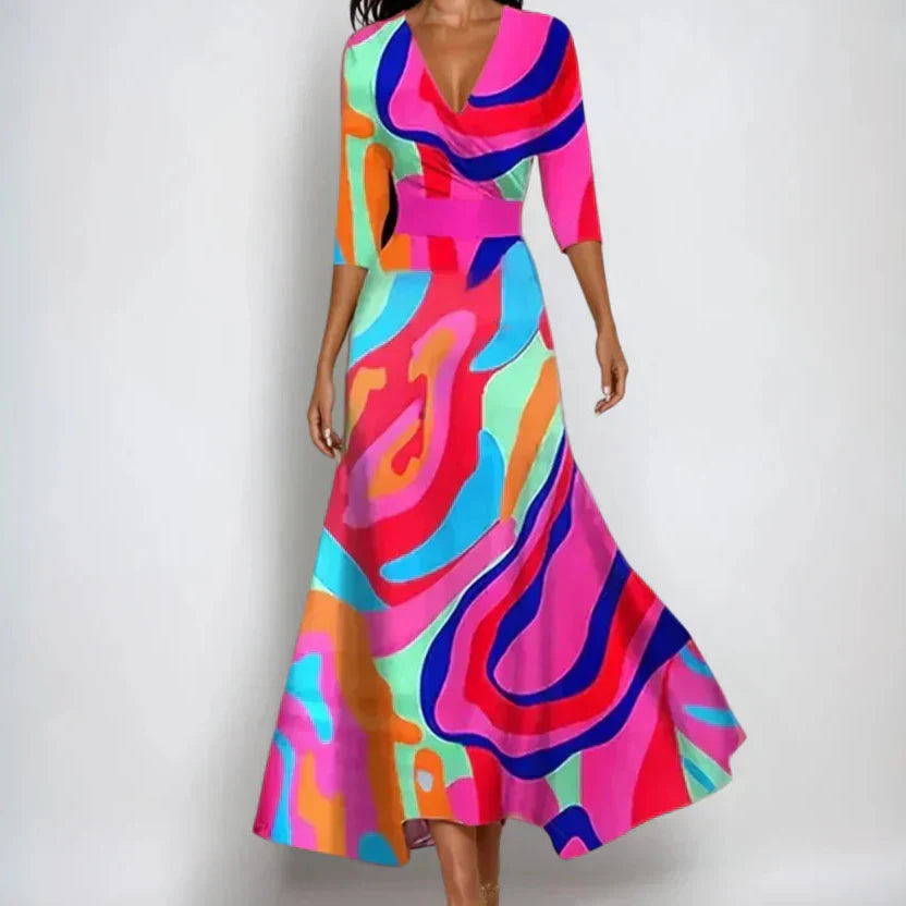 Robe florale de luxe Emily de Danoir Paris, tissu élégant avec motifs floraux, portée par un mannequin.