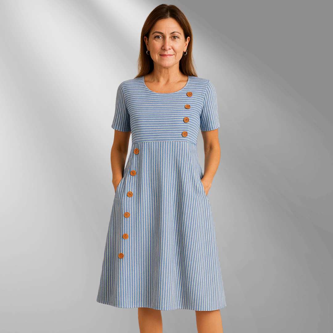 Robe midi rayée Danoir Paris Wanda, confortable, en tissu léger, avec des bandes noires et blanches, portée décontractée.