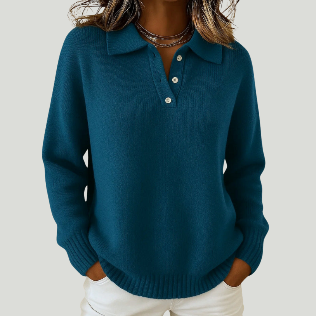 Pull doux chic pour femme de la marque Danoir Paris, couleur claire, porté sur mannequin, style élégant et confortable.