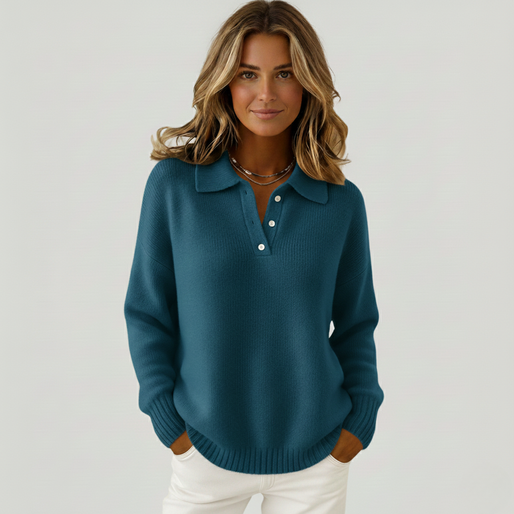 Pull doux chic pour femme de la marque Danoir Paris, en tissu confortable, couleur neutre, porté sur un mannequin.